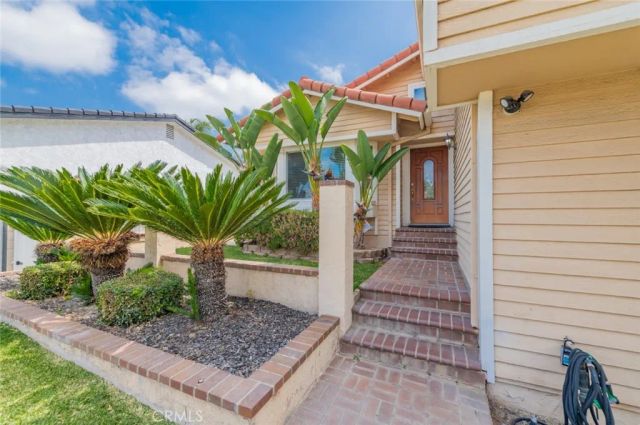 8 Quiet Hollow Road, Phillips Ranch, CA 91766