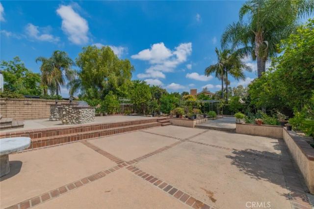 8 Quiet Hollow Road, Phillips Ranch, CA 91766