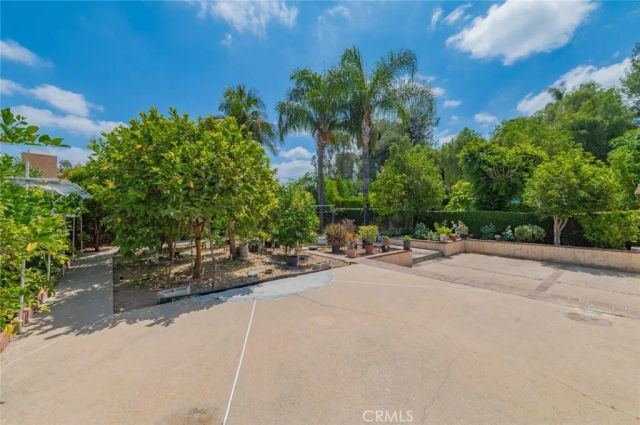 8 Quiet Hollow Road, Phillips Ranch, CA 91766