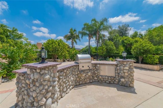8 Quiet Hollow Road, Phillips Ranch, CA 91766