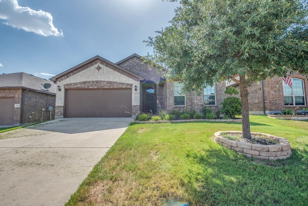 1225 Glen Court, Weatherford, TX 76087