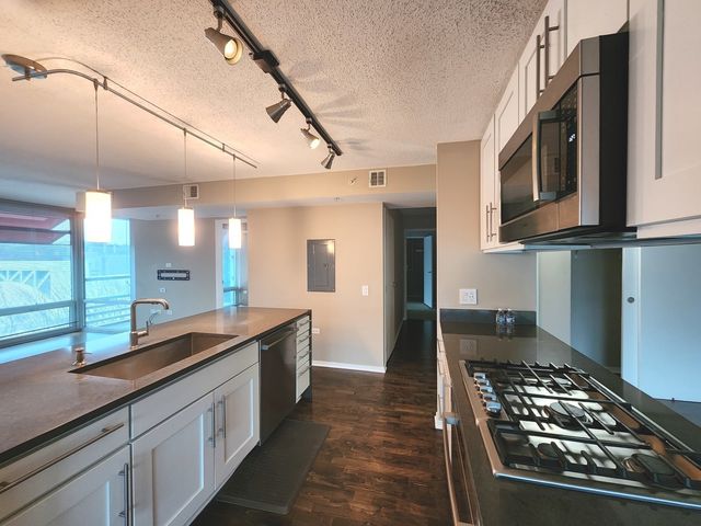 9655 Woods Drive 512, Skokie, IL 60077