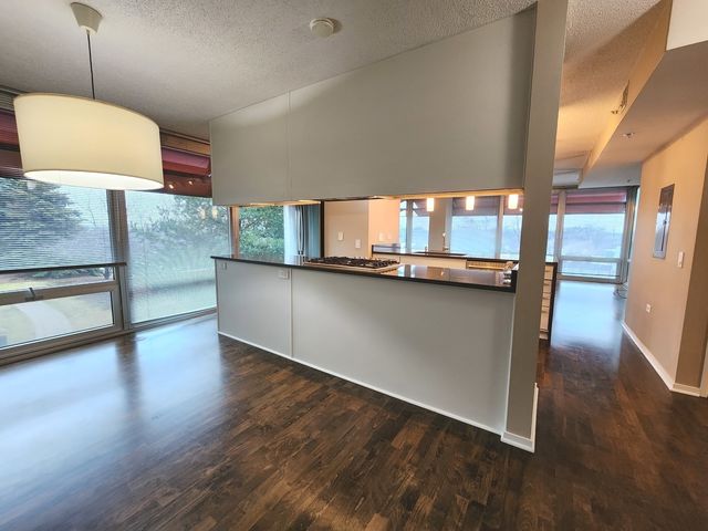 9655 Woods Drive 512, Skokie, IL 60077