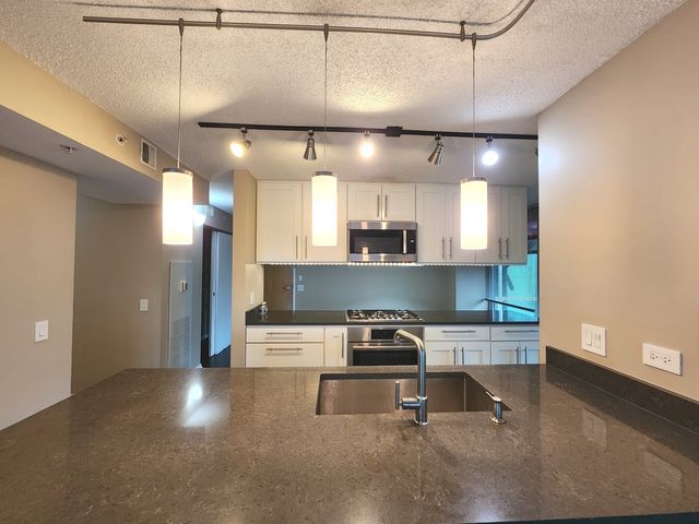 9655 Woods Drive 512, Skokie, IL 60077