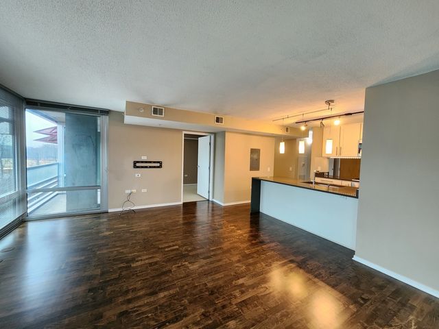 9655 Woods Drive 512, Skokie, IL 60077