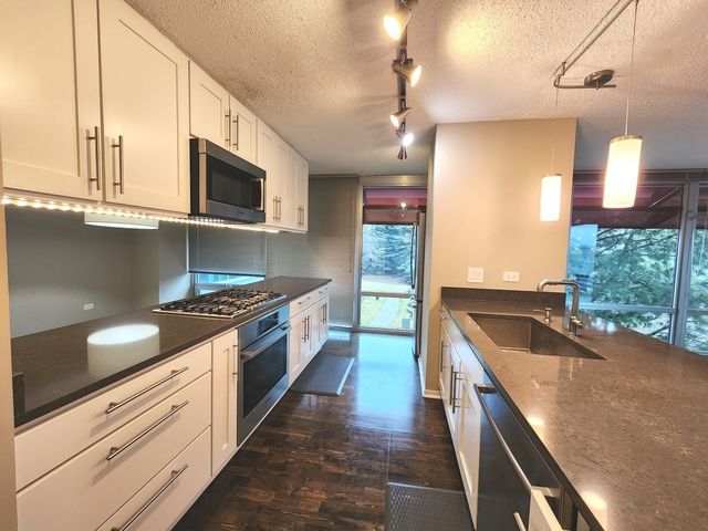 9655 Woods Drive 512, Skokie, IL 60077