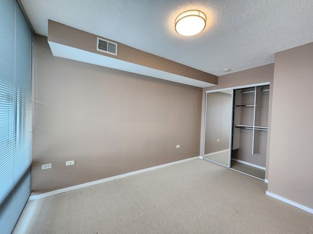 9655 Woods Drive 512, Skokie, IL 60077