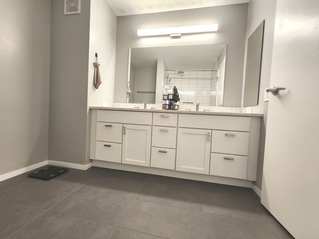 9655 Woods Drive 512, Skokie, IL 60077