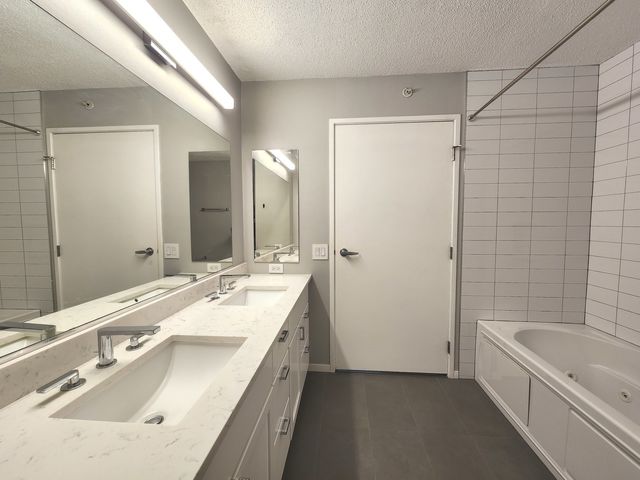 9655 Woods Drive 512, Skokie, IL 60077