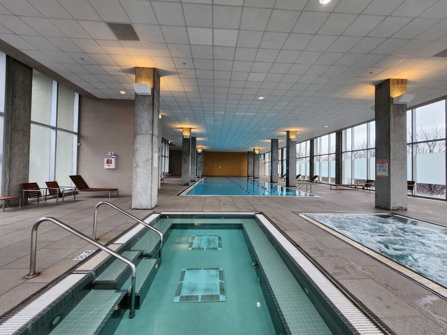 9655 Woods Drive 512, Skokie, IL 60077