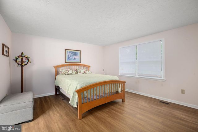 808 CRESTHILL RD, Fredericksburg, VA 22405