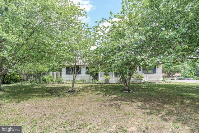 808 CRESTHILL RD, Fredericksburg, VA 22405