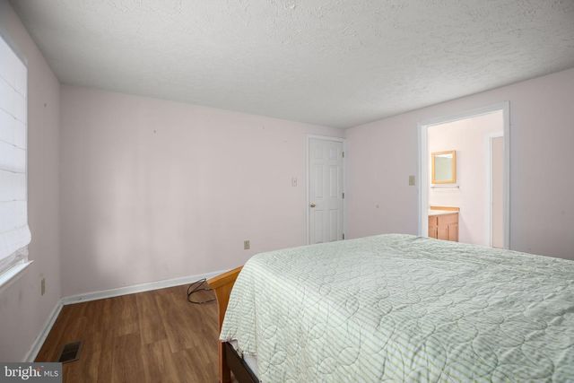 808 CRESTHILL RD, Fredericksburg, VA 22405