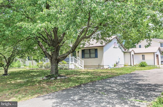 808 CRESTHILL RD, Fredericksburg, VA 22405