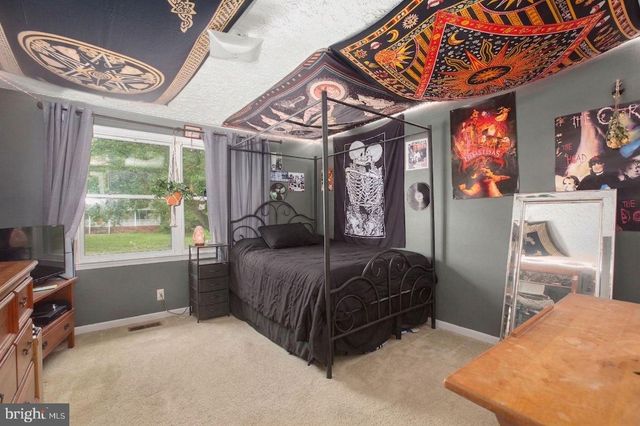 808 CRESTHILL RD, Fredericksburg, VA 22405