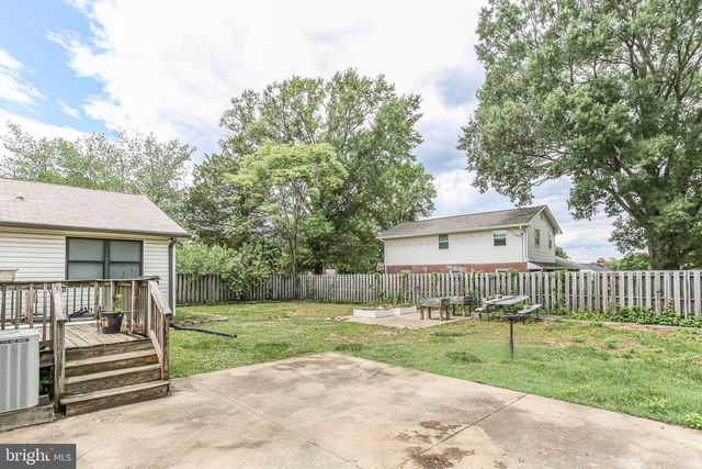 808 CRESTHILL RD, Fredericksburg, VA 22405