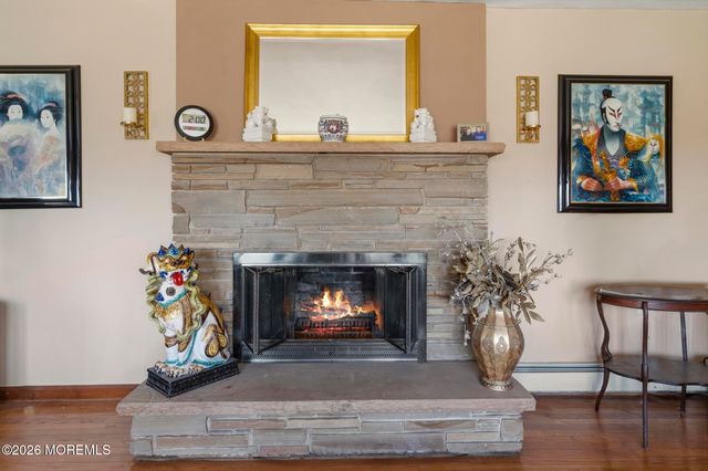 864 Breezy Oaks Drive, Toms River, NJ 08753