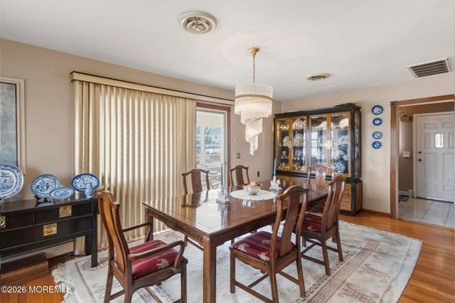 864 Breezy Oaks Drive, Toms River, NJ 08753