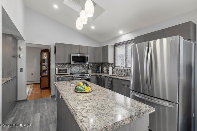 864 Breezy Oaks Drive, Toms River, NJ 08753