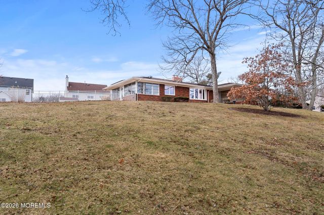 864 Breezy Oaks Drive, Toms River, NJ 08753