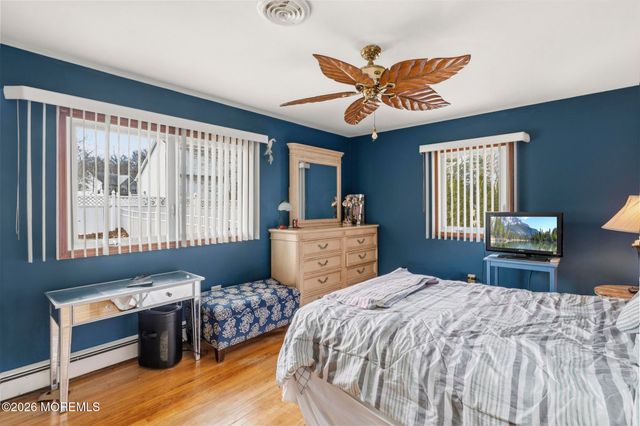 864 Breezy Oaks Drive, Toms River, NJ 08753