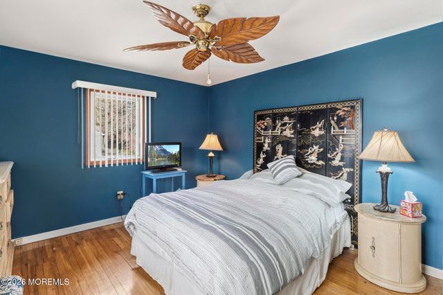 864 Breezy Oaks Drive, Toms River, NJ 08753