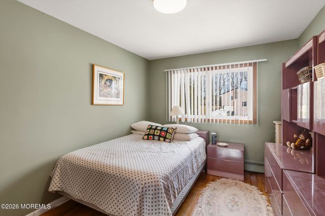 864 Breezy Oaks Drive, Toms River, NJ 08753