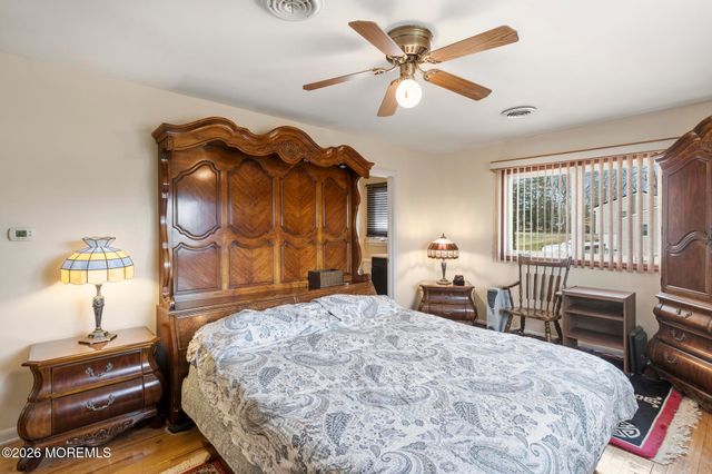 864 Breezy Oaks Drive, Toms River, NJ 08753