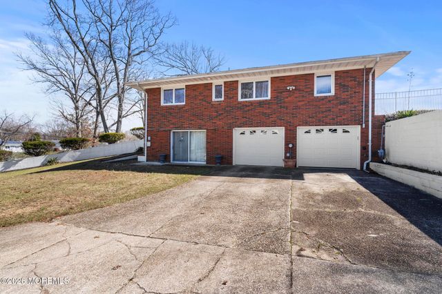 864 Breezy Oaks Drive, Toms River, NJ 08753