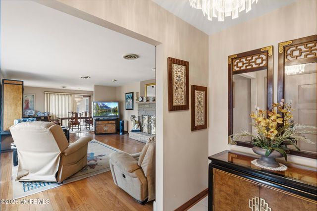 864 Breezy Oaks Drive, Toms River, NJ 08753