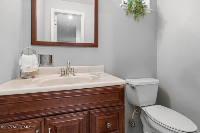 864 Breezy Oaks Drive, Toms River, NJ 08753