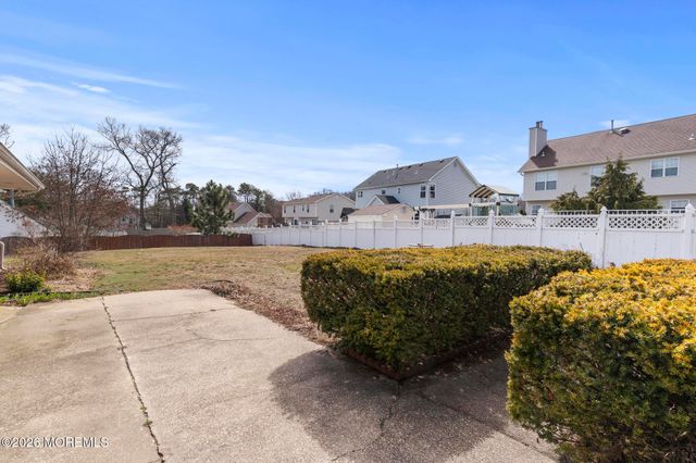 864 Breezy Oaks Drive, Toms River, NJ 08753