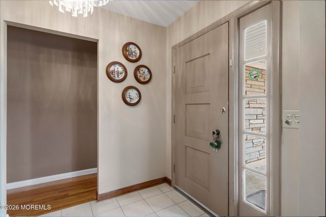 864 Breezy Oaks Drive, Toms River, NJ 08753