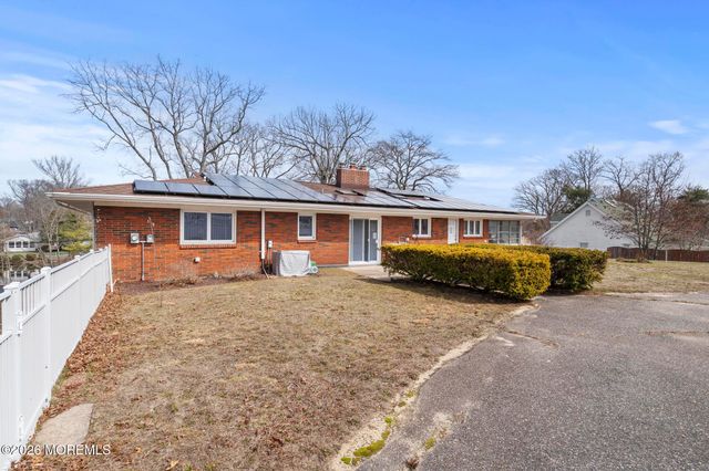 864 Breezy Oaks Drive, Toms River, NJ 08753