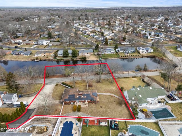 864 Breezy Oaks Drive, Toms River, NJ 08753