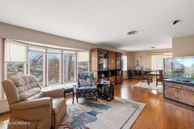 864 Breezy Oaks Drive, Toms River, NJ 08753