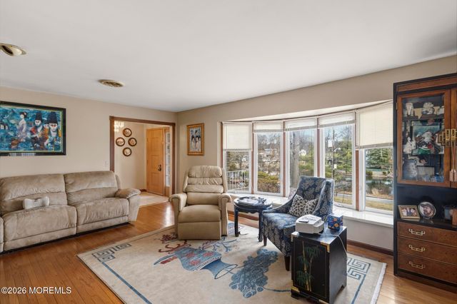 864 Breezy Oaks Drive, Toms River, NJ 08753