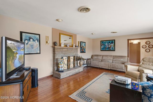 864 Breezy Oaks Drive, Toms River, NJ 08753