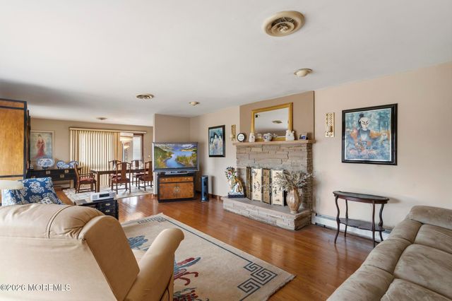 864 Breezy Oaks Drive, Toms River, NJ 08753