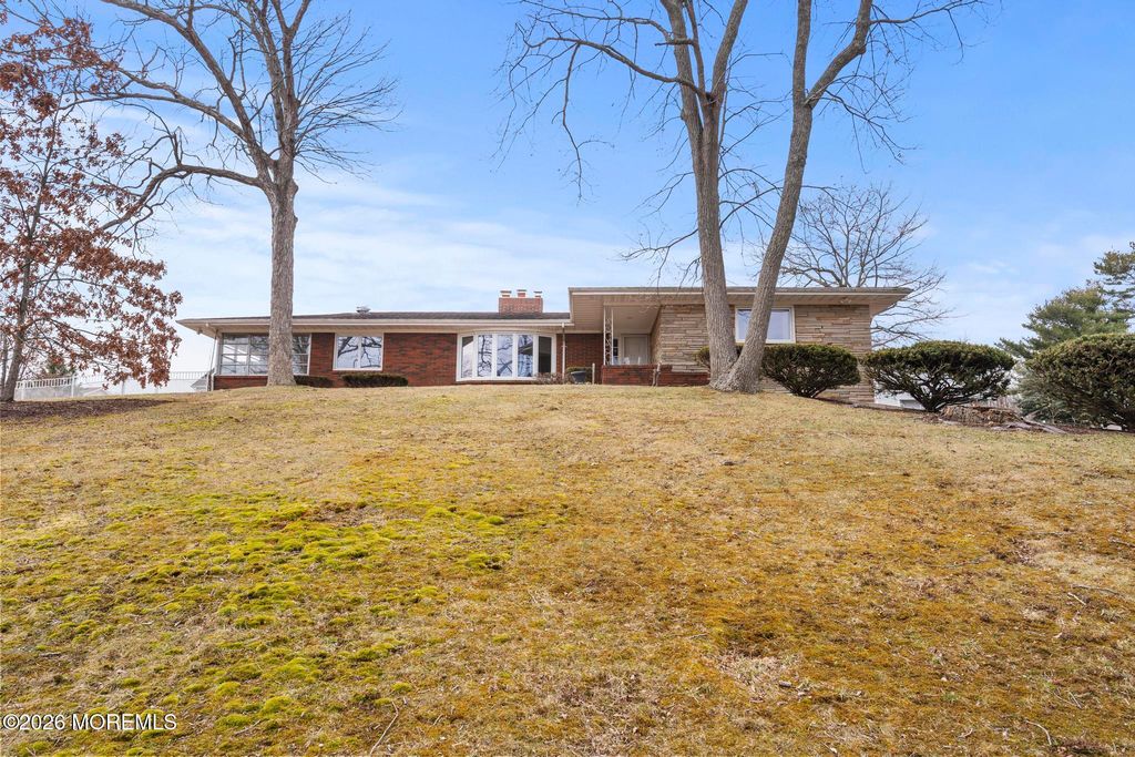 864 Breezy Oaks Drive, Toms River, NJ 08753