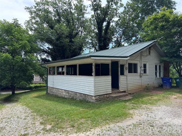 402 Sharon Road, Fairview, NC 28730