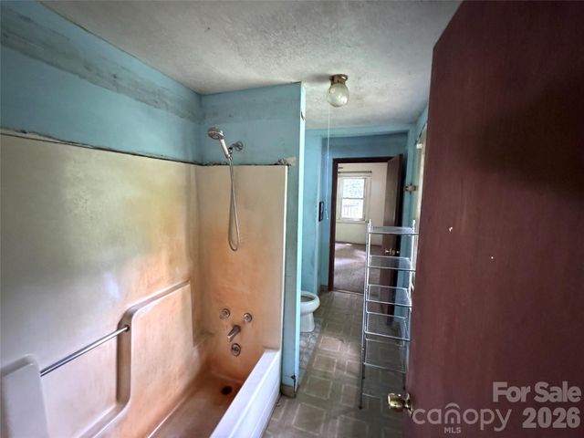 402 Sharon Road, Fairview, NC 28730