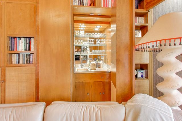 42 Woodley Road, Winnetka, IL 60093