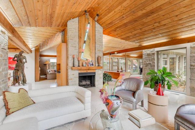 42 Woodley Road, Winnetka, IL 60093