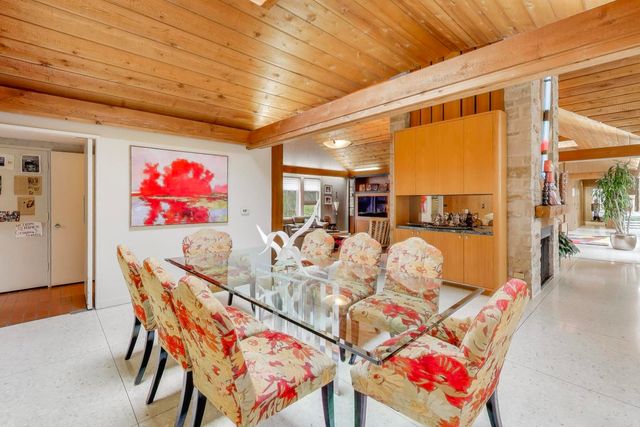 42 Woodley Road, Winnetka, IL 60093