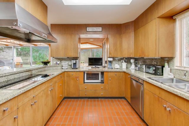 42 Woodley Road, Winnetka, IL 60093