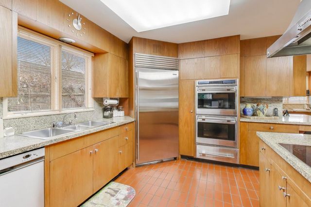 42 Woodley Road, Winnetka, IL 60093