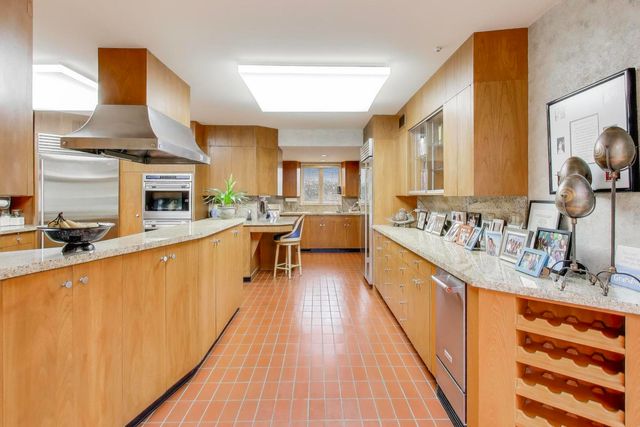 42 Woodley Road, Winnetka, IL 60093