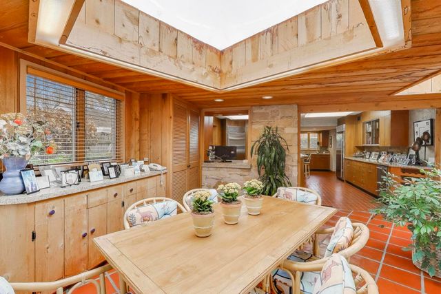 42 Woodley Road, Winnetka, IL 60093