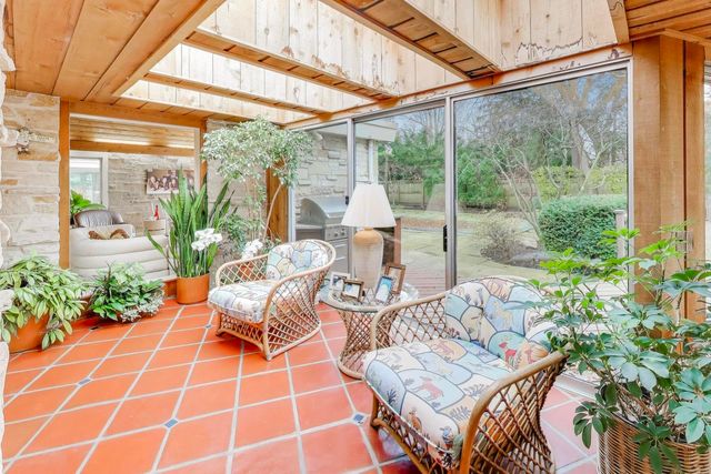 42 Woodley Road, Winnetka, IL 60093